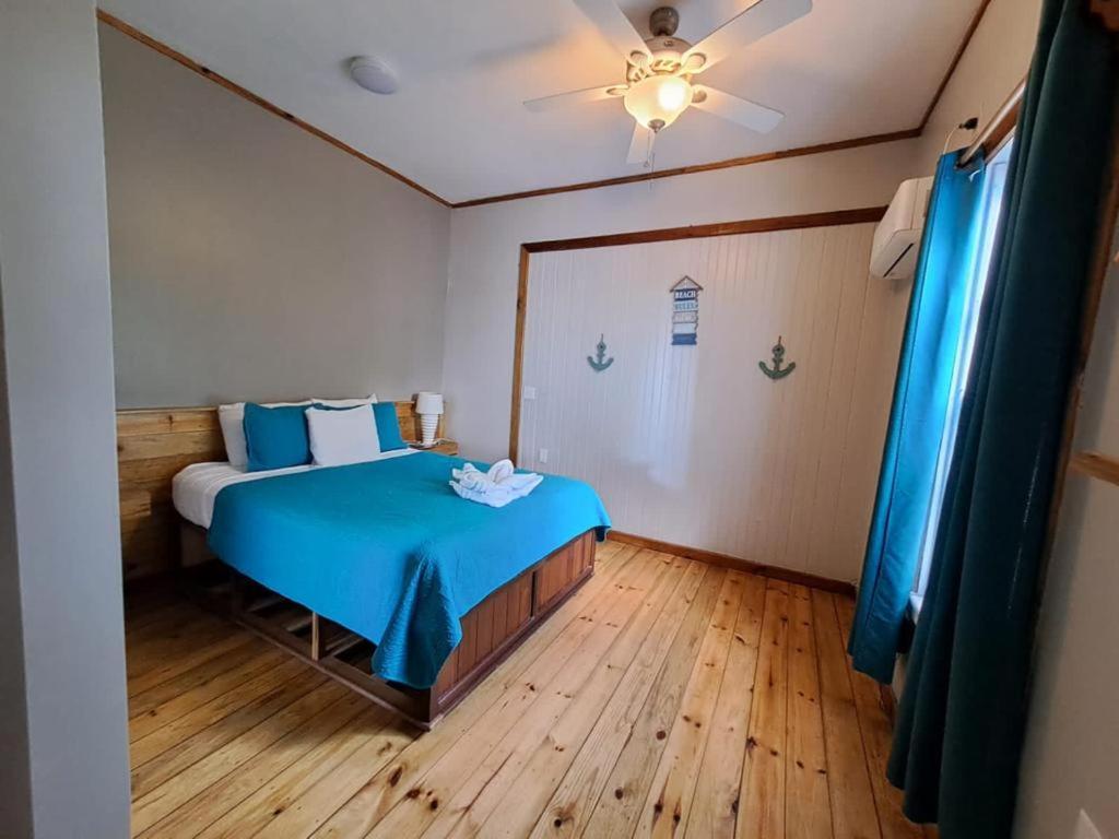 The Odyssey Resort Utila Exterior photo